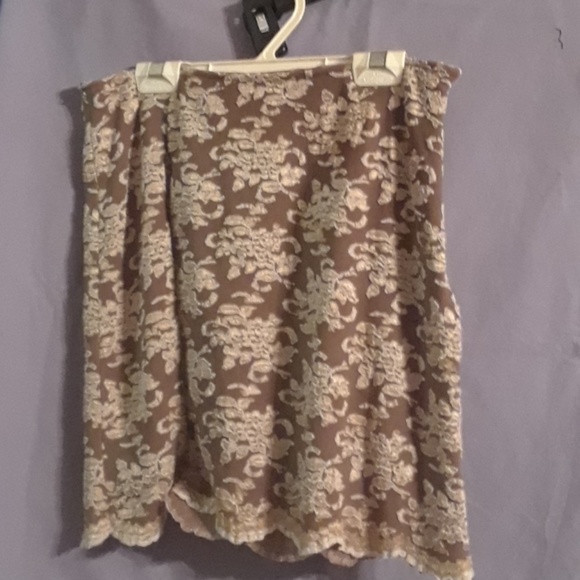 Mini skirts - Picture 2 of 3